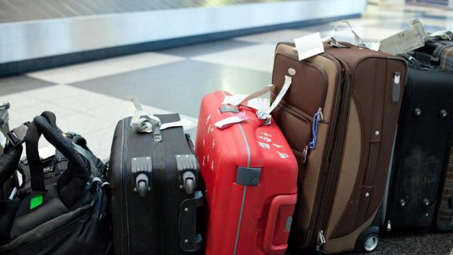 Странную выдачу багажа сняли на видео в аэропорту Костаная