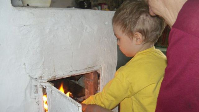 Семилетняя девочка задохнулась в печи в Акмолинской области