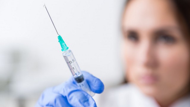 Названы побочные эффекты четвёртой дозы вакцины против ковида