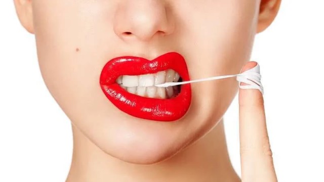 Как отбелить зубы в домашних условиях и при этом не навредить себе