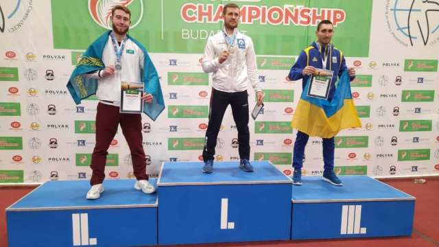 Костанайский гиревик установил новый мировой рекорд в Венгрии