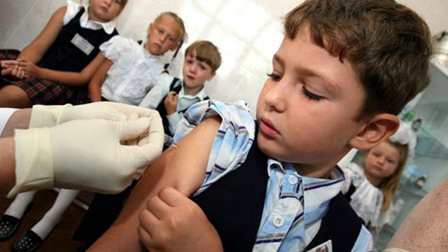 Как и где будут вакцинировать школьников от ковида в Казахстане