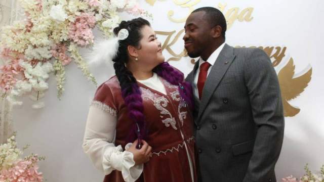 «Просто надо привыкнуть»: Казахстанка вышла замуж за африканца