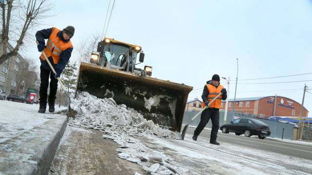 Обильный снегопад прибавил хлопот автовладельцам Костаная
