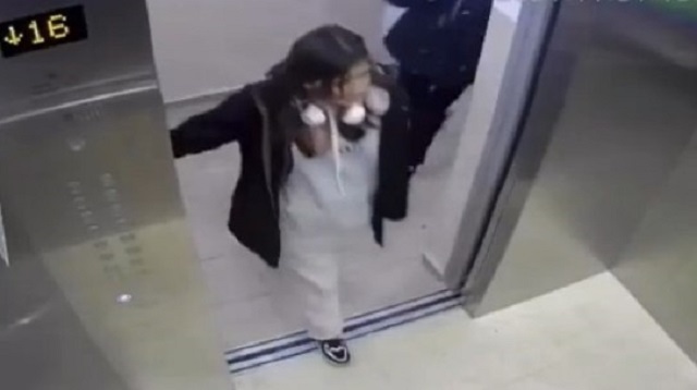 Видео с хулиганством подростков в лифте возмутило казахстанцев