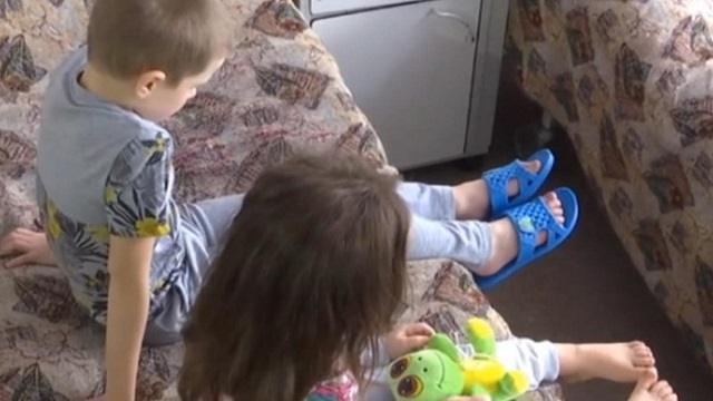 Трое детей из одной семьи отравились средством для прочистки труб