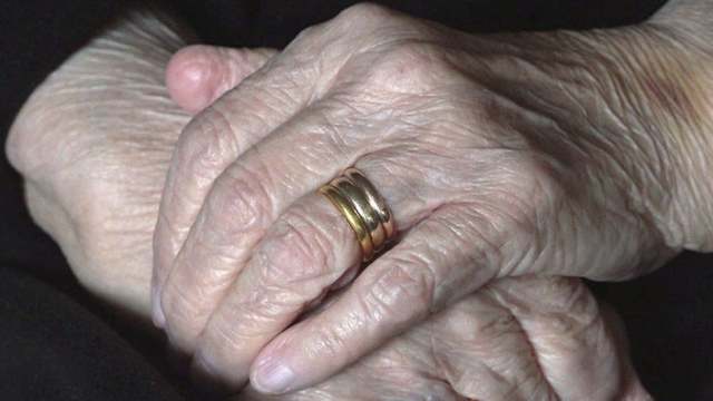 Пожилой даме вернули кольцо, потерянное 50 лет назад