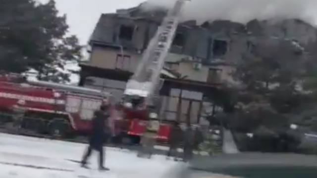 Видео: Гостиница на улице Каирбекова сгорела в Костанае