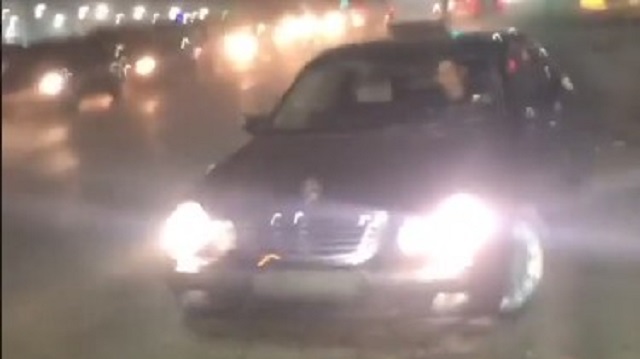 Полицейский ехал по встречке и попал на видео под Алматы