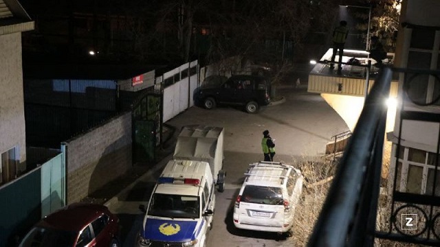Девушка-подросток упала с балкона 12 этажа в Алматы