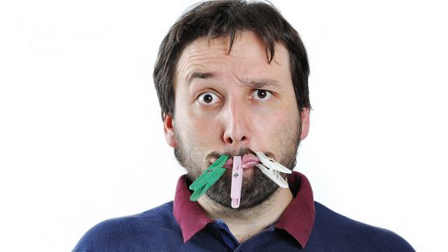 Основные причины неприятного запаха изо рта перечислил врач