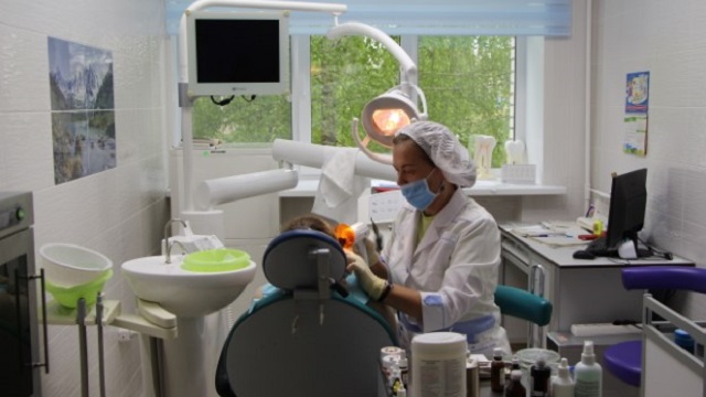 Во рту 17-летней казахстанки стоматологи забыли деталь инструмента
