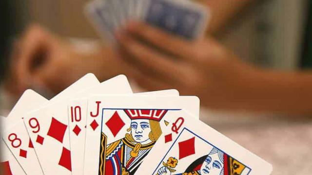Любитель азартных игр украл шубу у родственницы