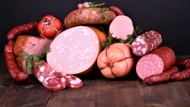В халяльной колбасе из России нашли свинину в Казахстане