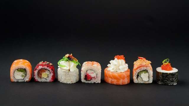 Почему роллы и суши нужно обязательно есть с имбирем и васаби