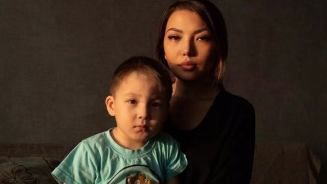 Из-за ошибочного диагноза ребёнку грозит ампутация в Казахстане