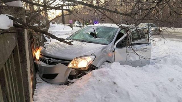 Пьяный водитель сбил двух сестёр-подростков на Урале, одна погибла