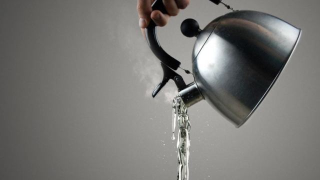 Полезно ли пить стакан горячей воды по утрам натощак