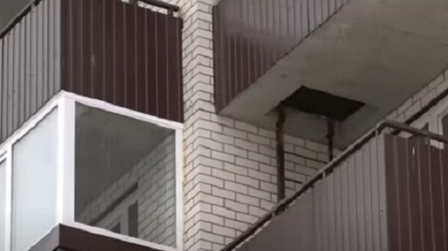 Для чего жильцы многоэтажек в СКО срезают пожарные лестницы