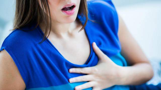 10 признаков сердечного приступа у женщин, которые игнорируют