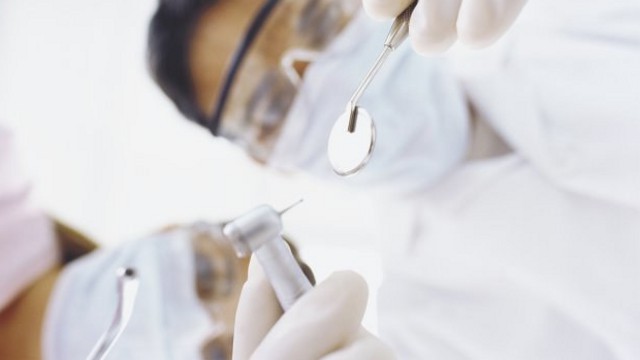 Хирург предупредил о риске смерти при зубной боли