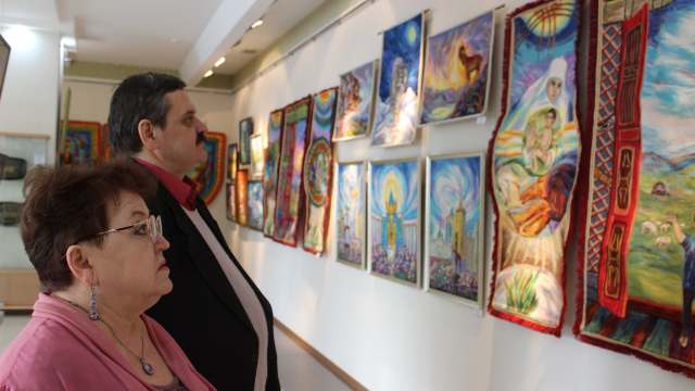 Выставка работ матери и сына Шалуновых открылась в Костанае