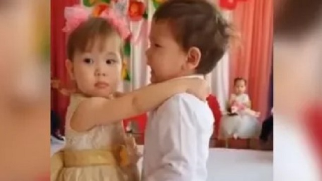 «Уверенность девочки, плач мальчика»: Детский танец удивил Казнет