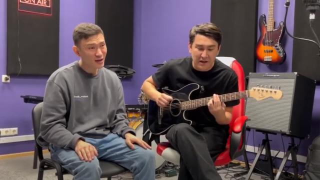 Видео: Мусагалиев и Джумадилов спели под гитару казахстанский хит