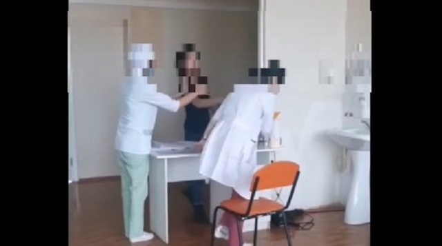 Видео: Агрессивная акмолинка избила медсестру в детской больнице