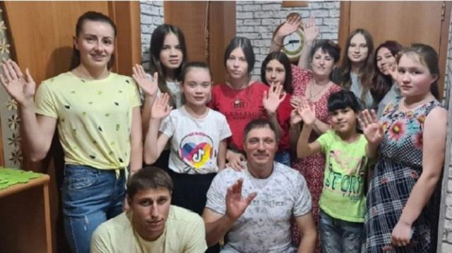 «Любви хватит на всех»: Казахстанка воспитывает 10 приёмных детей