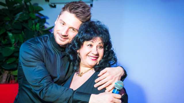 Мать Сергея Лазарева расплакалась, вспоминая умершего сына
