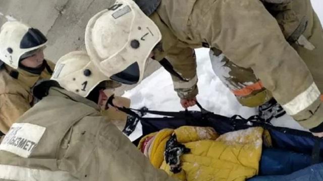 «В тяжелом состоянии»: Женщина упала с моста в Риддере