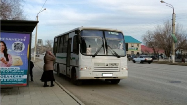Беременная казахстанка выпала из автобуса. Водитель поехал дальше