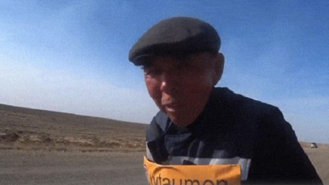 72-летний пенсионер намерен обойти пешком 17 городов Казахстана