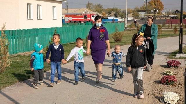 «Не рыба, а удочка»: Как помочь многодетным в Казахстане