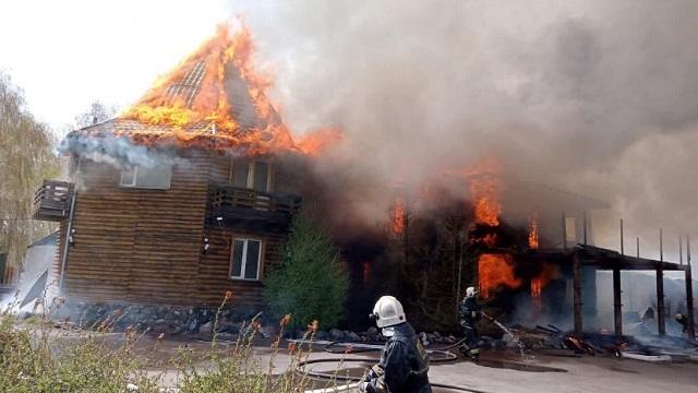 «Выехали скорые»: Страшный пожар в зоне отдыха «Домик Лесника»