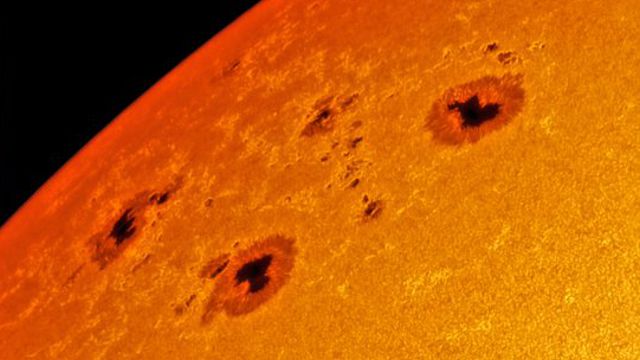 Вспышка на Солнце сделала трещину в магнитосфере Земли
