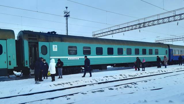 Пассажирские поезда массово задерживаются в Казахстане