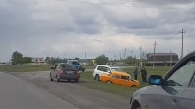 ДТП в Фёдоровке: Внедорожник Toyota протаранил «копейку»