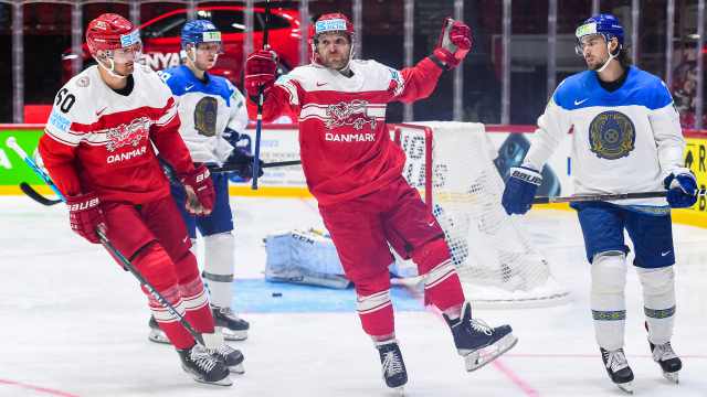 Дания прошлась катком по Казахстану на чемпионате мира по хоккею