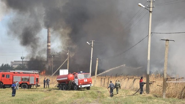 Пожар разгорелся возле нефтебазы в Петропавловске