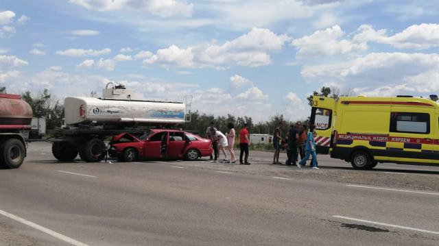 ДТП на въезде в Рудный: Столкнулись Mazda и бензовоз