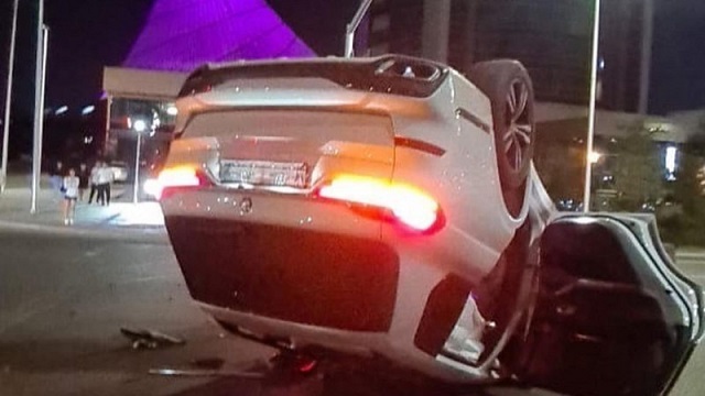 BMW врезался в столб и перевернулся в центре Нур-Султана