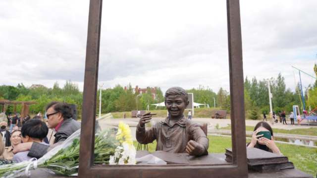 Памятник герою фильма «Меня зовут Кожа» поставили в Казахстане