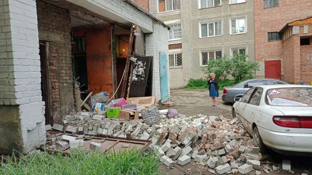 Видео: В Усть-Каменогорске обрушилась стена многоэтажки