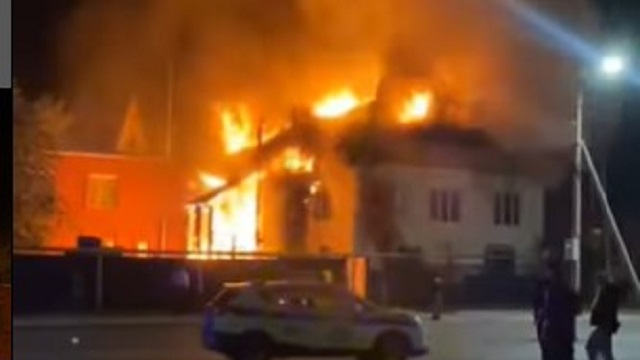 «Сгорел дотла»: Ночной пожар в Костанае сняли на видео