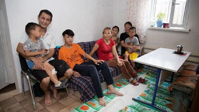 Многодетная семья из Алматы рассказала о своей жизни