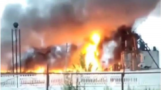 Видео: Крупный пожар на элеваторе в Костанайской области
