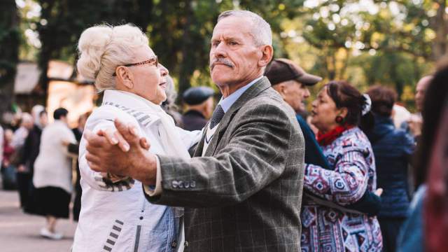 Пенсионеры из Рудного будут ездить на танцы в Костанай