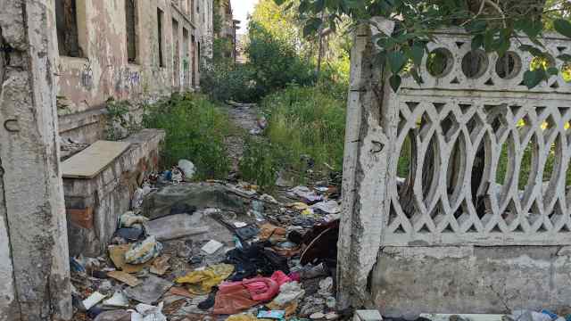 Руины с мусором хотят продать за 15 млн тенге в Рудном